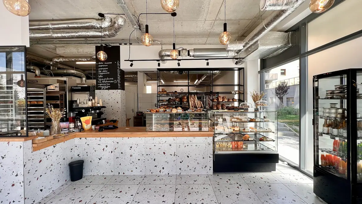 Glover's – bakery in Tardy Gate, Preston